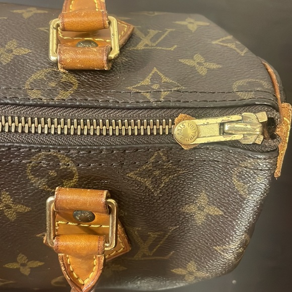 LV Speedy 25 w/ lock and key and dust bag and COA - Picture 4 of 17
